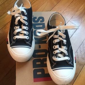 🛹NWOT. Very clean. Very cool. Worn a few hours